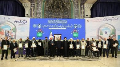 دریافت نشان «خادم القرآن» میکائیل باقری از سوی رییس جمهوری