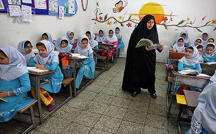 چالش‌ها و فرصت‌های پرداخت حقوق و پاداش معلمان
