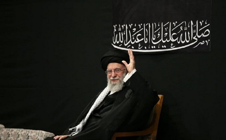مراسم عزاداری شب عاشورای حسینی (علیهالسلام) در حسینیه امام خمینی با حضور رهبر انقلاب